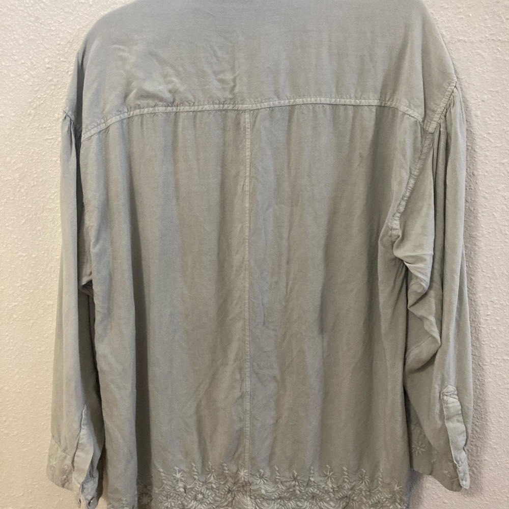 Solitaire Women’s blouse Elegant Gray embroidered  1x - Picture 2 of 16